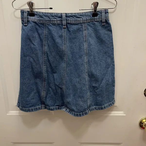 H&M Divided Light Denim Button Front 90s Style Mini Skirt‎ Size 4 - Image 3