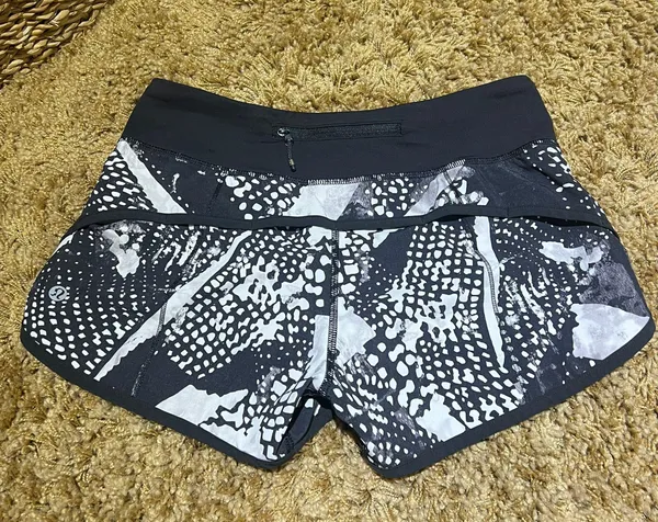 Lululemon Speed Short 2.5” - Image 2