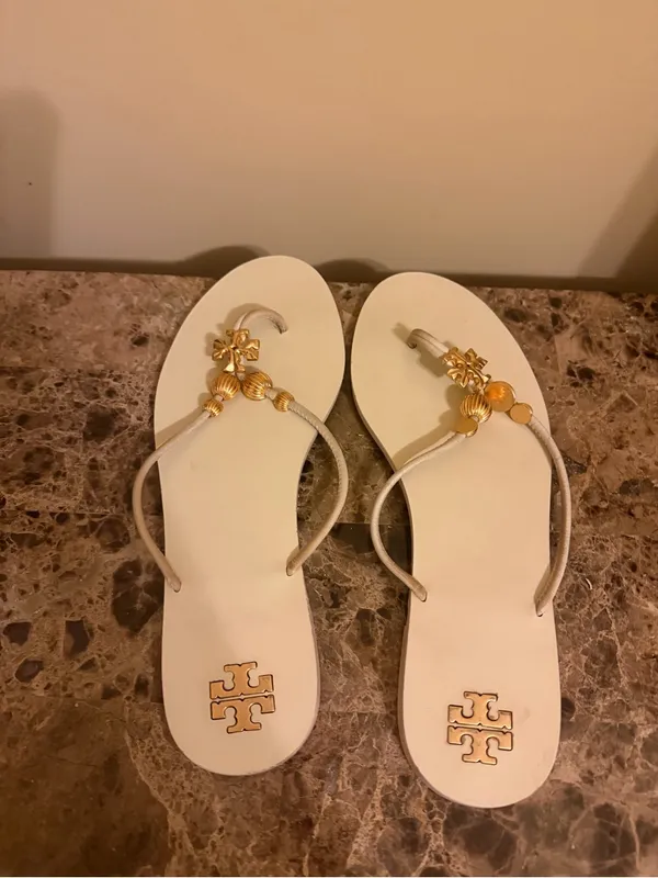 Tory Burch White Capri Thong Sandals with Gold Logo Accents - Image 4