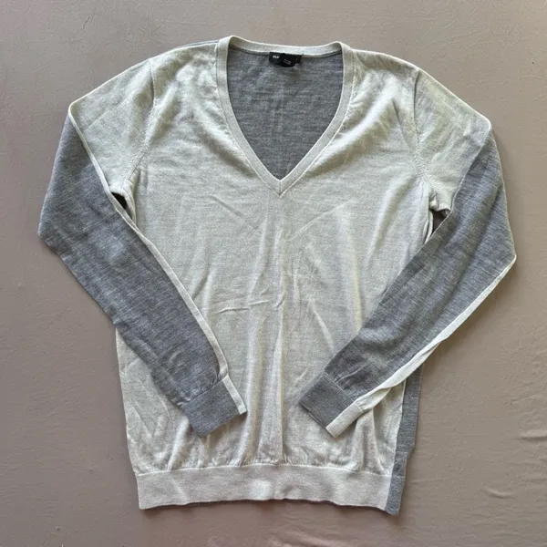 Club Monaco Colorblock Wool V-Neck Sweater - Image 2