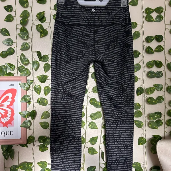 Lululemon Wonder Under Striped Leggings small goth tropical witchy casual preppy - Image 3