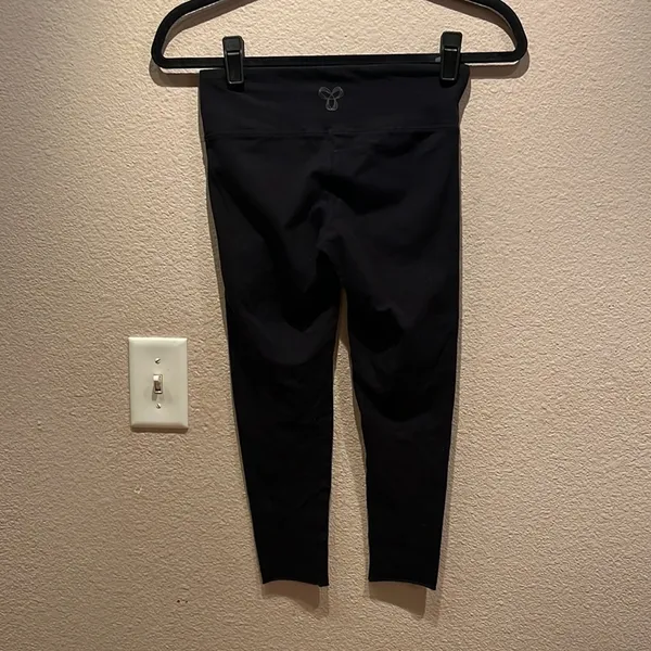 Aritzia TNA Black Cropped Leggings Size XS - Image 4