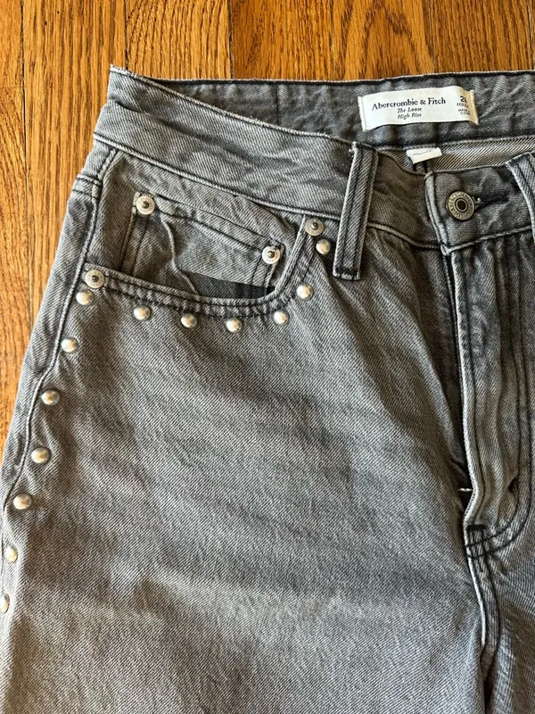Abercrombie & Fitch Gray Wide-Leg Jeans with Stud Trim - Image 4