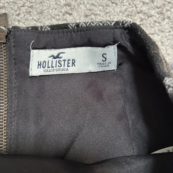Hollister Black and White Asymmetrical Plaid Mini Skirt - Image 4