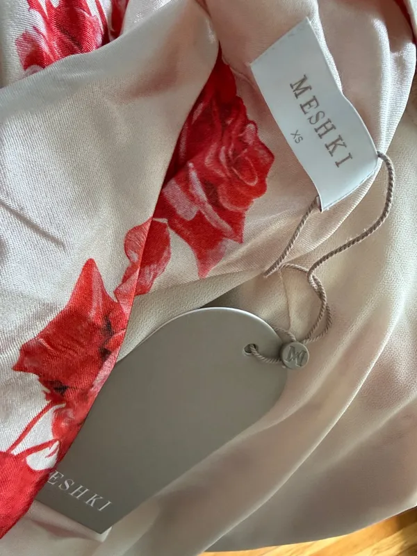NWT MESHKI Davina satin long sleeve mini open back rose print dress size XS - Image 3
