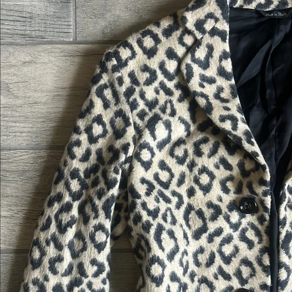 Zara Black and Cream Trench Coat with Bold Design - Image 4
