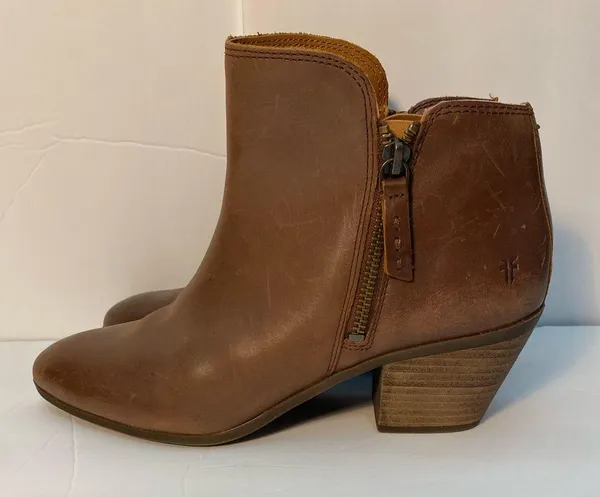Frye Judith Seam Ankle Zip Booties EUC - Image 2