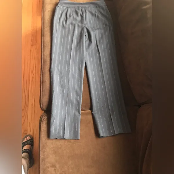 Loft Black White Striped Pleated Wide Leg Dress Pants Size 2 - Image 4