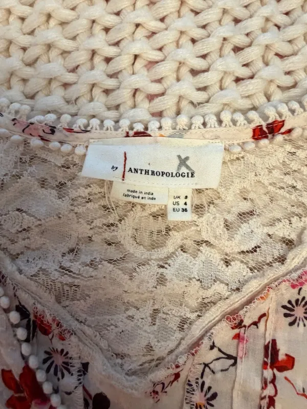 Anthropologie Puff-Sleeved Lace Buttondown Size 4 Pink Floral Top - Image 4