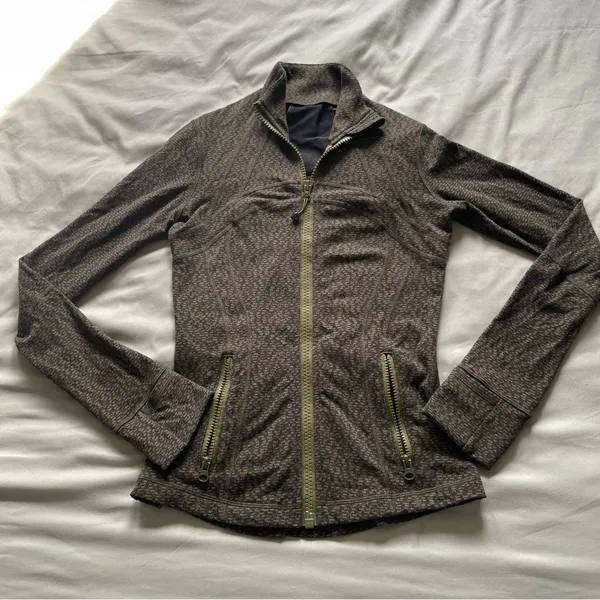 Lululemon Define Jacket in Brave Olive Size 4 - Image 8