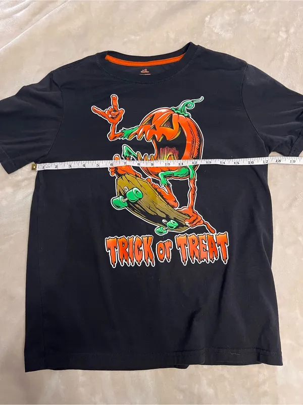 HALLOWEEN Trick or Treat Graphic Tee Short Sleeve Women’s Sz L EUC - Image 4