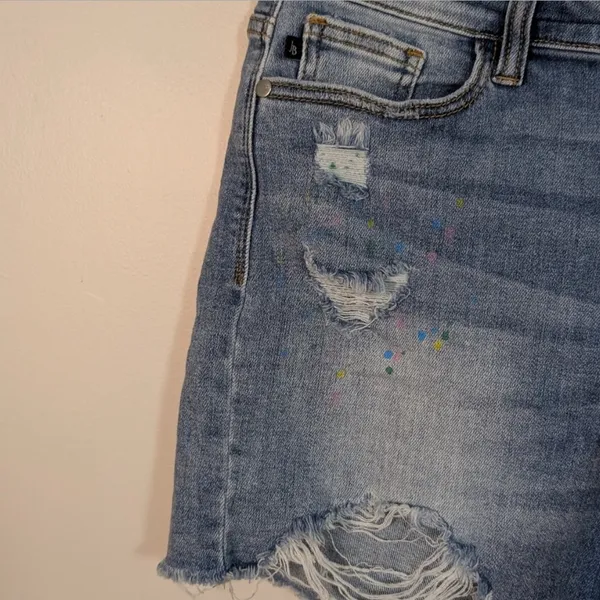 Judy Blue - Paint Spatter Distressed Jean Shorts - Light Blue - Image 8