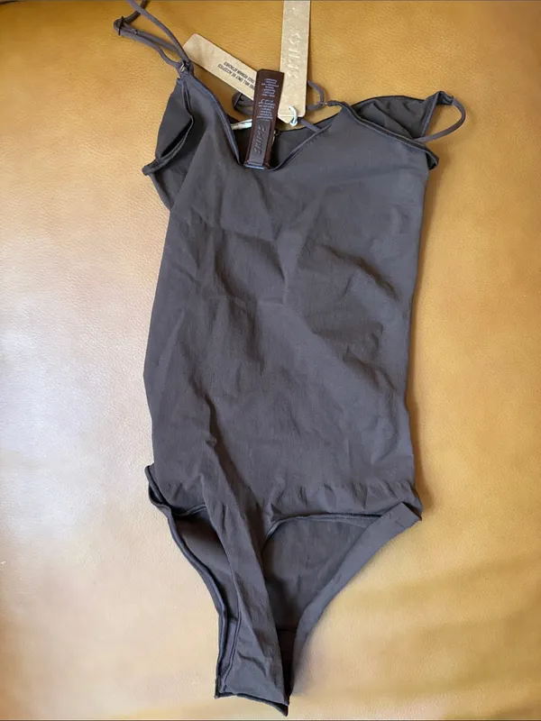 Skims sheer Seamless thong bodysuit NWT SIZE M COCOA (G23) - Image 2
