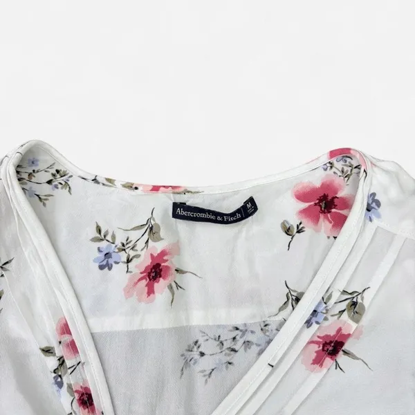 Abercrombie & Fitch white floral wrap top with‎ pink and blue flowers - Image 2