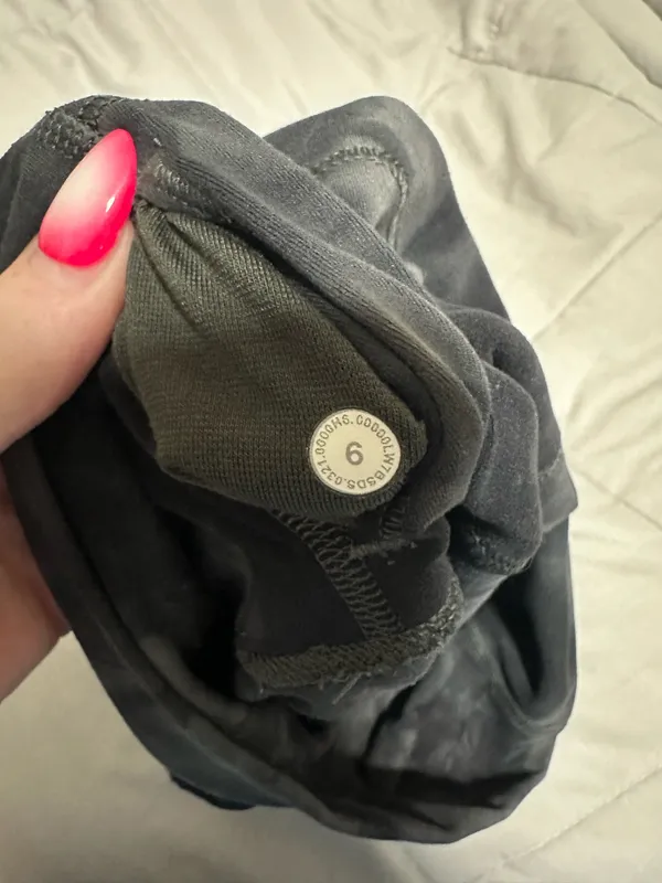 Dimond dye Lululemon align biker shorts  - Image 4