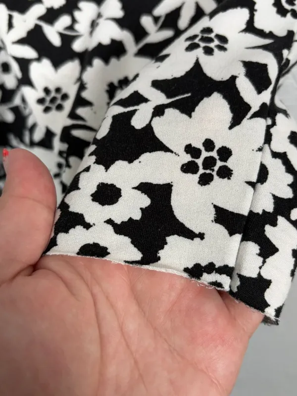 Lularoe Women L Black White Floral Jamie French Terry Shorts Pockets Drawstring - Image 3