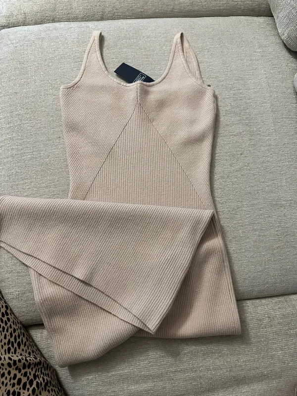 Abercrombie Knit Bodycon Dress - Image 6