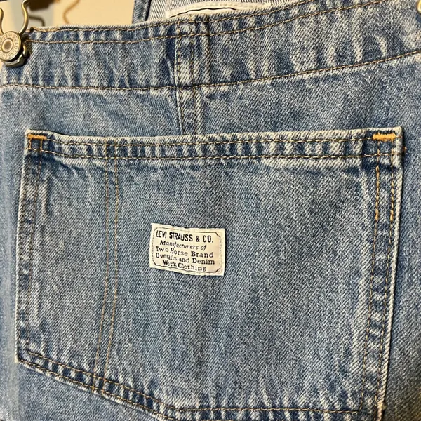 Levis Women's Denim Shortalls Light Wash Bib Overalls Blue Small Country Western - Image 3