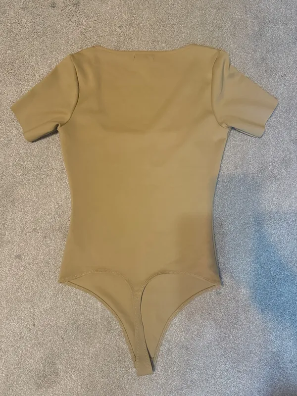 Good American Tan Square Neck Short Sleeve Thong Bodysuit Size 1 (S) - Image 4