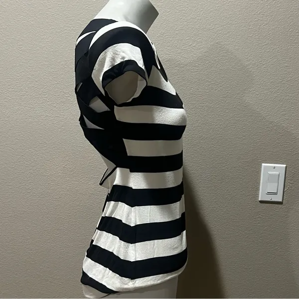 Bailey 44 stretchy black and white short sleeve tshirt blouse - Image 3