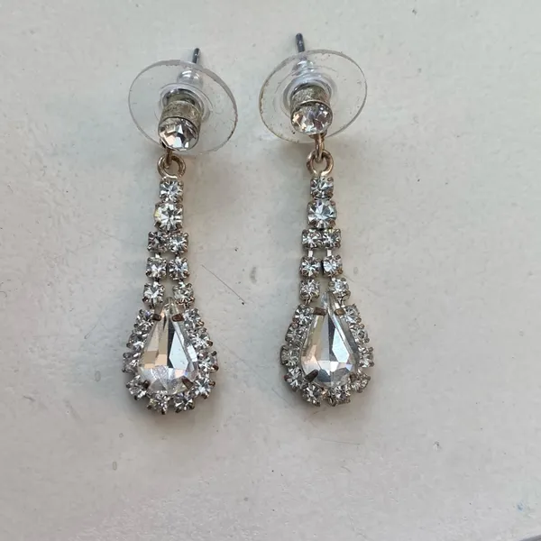 Beautiful Rhinestone Drop Earrings - Image 5