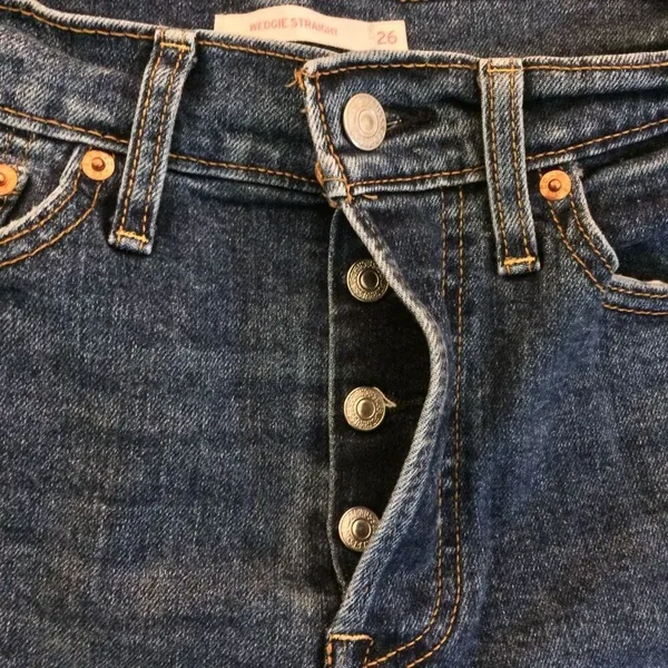 Levi’s wedgie straight jeans 26 button fly distressed blue - Image 6