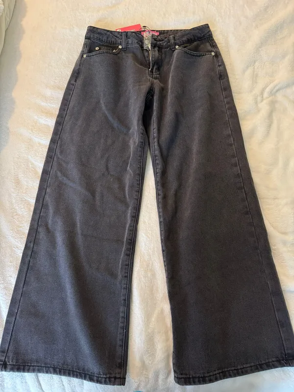 Edikted Petite Raelynn Washed Low Rise Jeans - Image 2