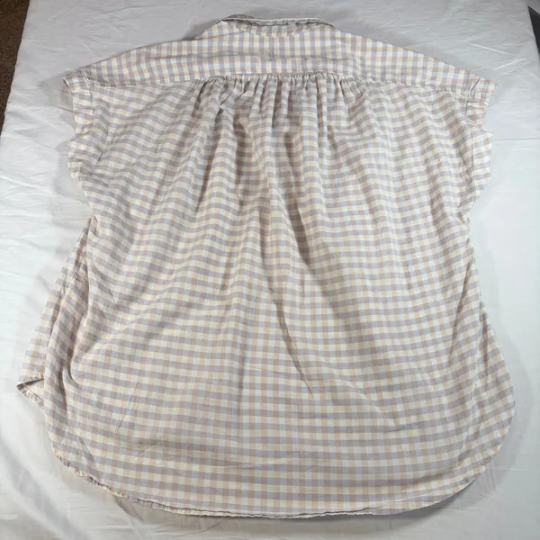 BDG Urban Outfitters womens gingham high low button front blouse. Size M. - Image 2