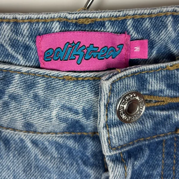 edikted pocketless mom jeans Distressed Button Fly Size Medium - Image 8