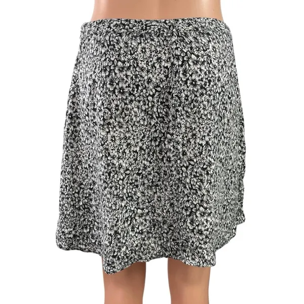 Kimchi Blue Black White Floral Mid Waist Zip Flare A Line Mini Skirt Size M - Image 3