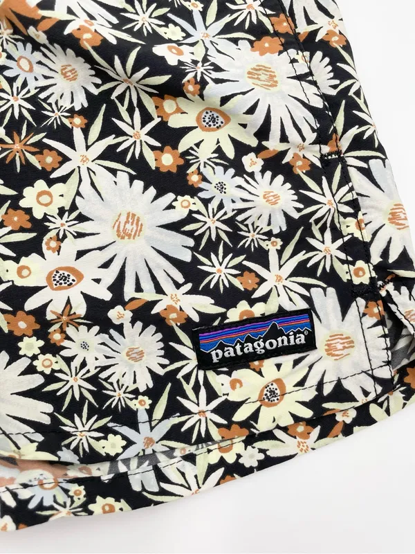 Patagonia Women's 2.5" Barely Baggies Multifunction Shorts Size Small Floral - Image 4