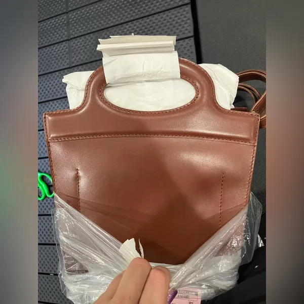 Madewell toggle crossbody bag in cherry wood leather - Image 5