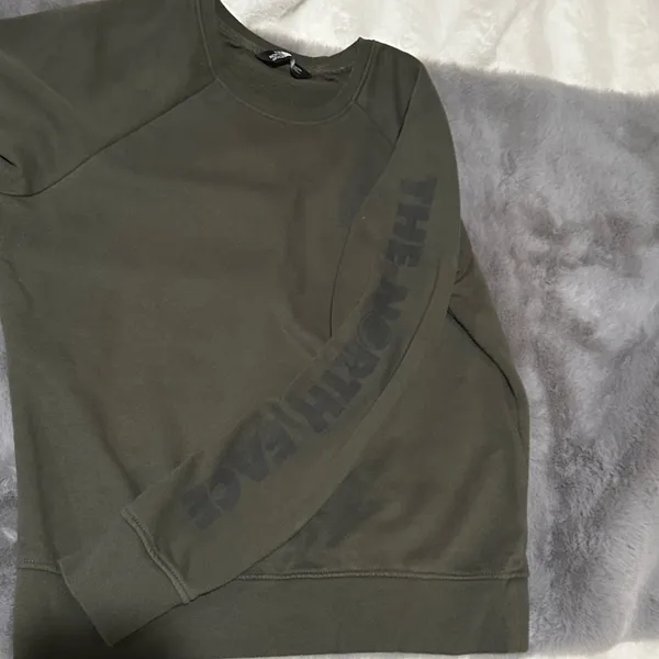 The North Face Women’s Medium Forest Green Crewneck Sweater - Image 7
