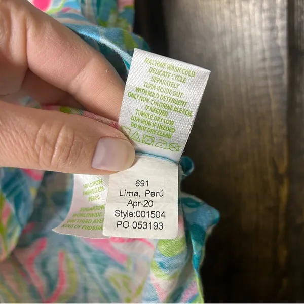 Lilly Pulitzer Etta V-neck Tee Women Size XS One in a Melon Print V-neck Beach - Image 5