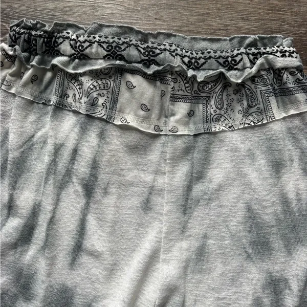 POL Gray Paisley Trim Tie Dye Shorts M - Image 4