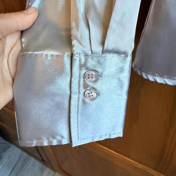 AB Studio‎ Satin Blouse Women Size M Silver Excellent V-Neck Long Sleeve - Image 5