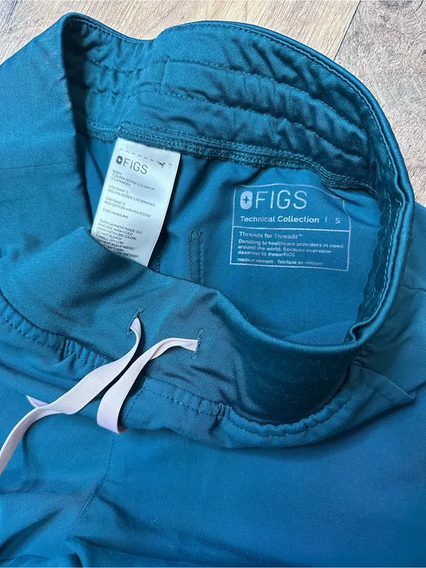Figs Scrub Set Jogger Pants size S, blouse size M Color TURQUOISE - Image 4