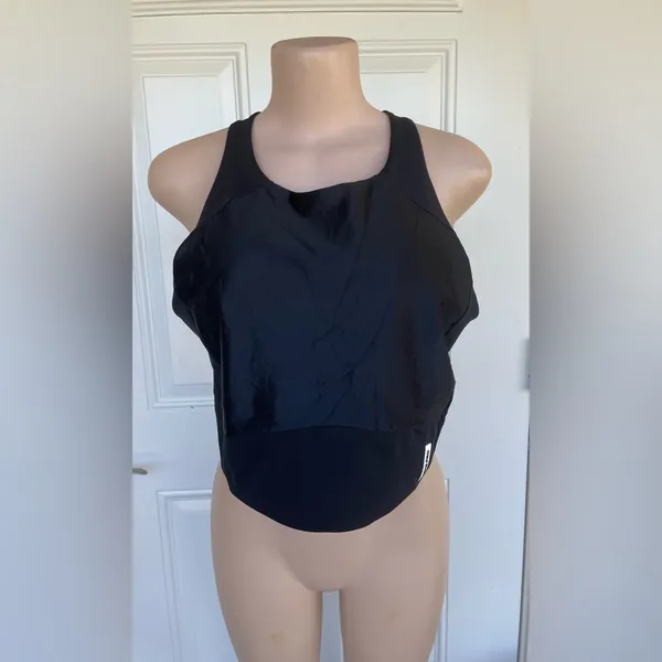 Nike Women's Black Crop Top - Image 2