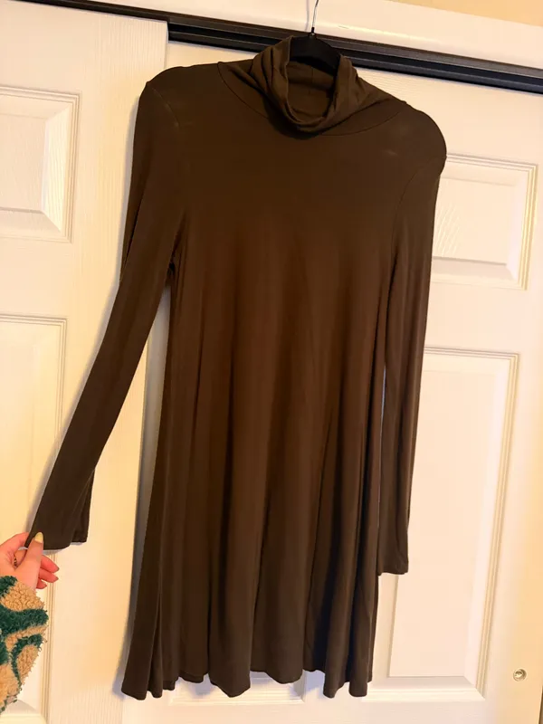 Green Lulus Dress - Image 2