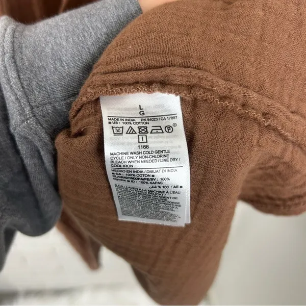 Old Navy Brown Gauzy Cotton Button Peasant Top Size L - Image 8