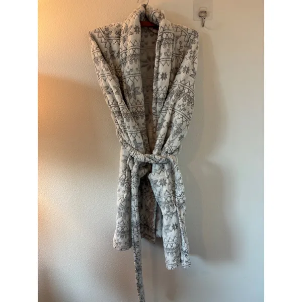 Daydream by Berkshire Home Grey Fair Isle Fleece Robe Shawl Collar Medium - Image 2