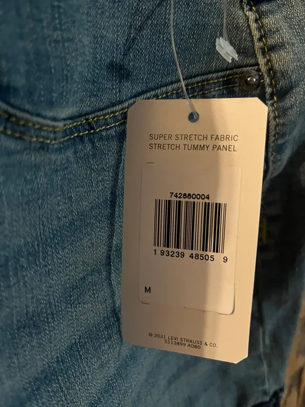 Signature Collection NWT By Levi Strauss & Co. Maternity Mid-Rise Shortie Shorts medium (112) - Image 4