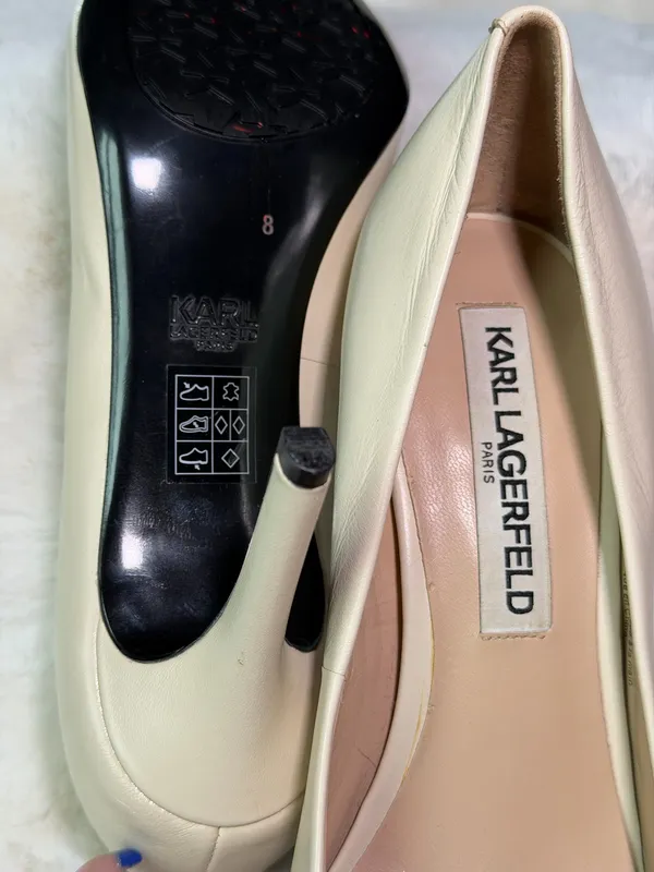 Karl Lagerfeld black + cream heels with gold chain detail - Image 3