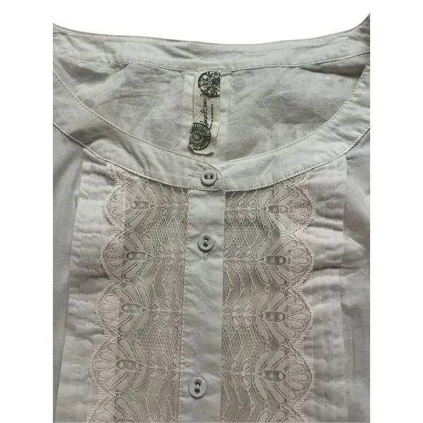 Anthropologie top by Free People pale punk blouse with lace & pleat accents sz L - Image 4