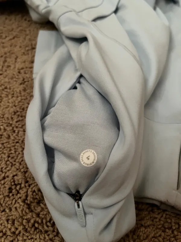 Lululemon light blue nulu cropped define jacket size 4 - Image 3