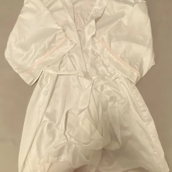 NWOT Apt. 9 Embroidered Bridal Robe - Image 2