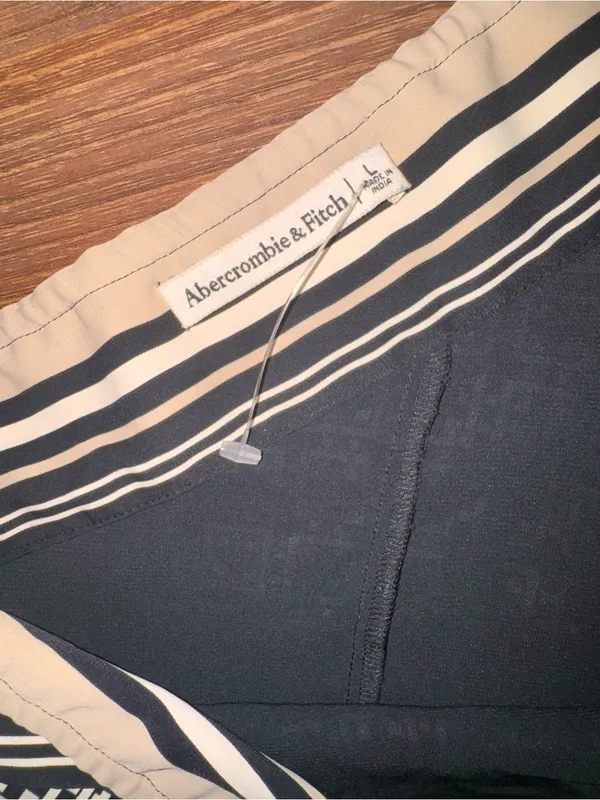 A&F One-Shoulder‎ Black and White Patterned Midi Dress - Image 5