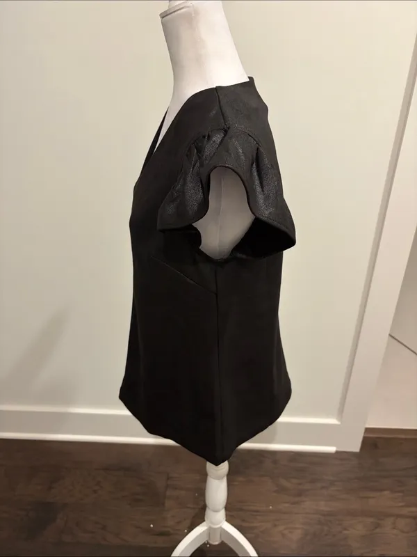 Voy Faux Suede Look Flutter Sleeve Top Sz M - Image 2