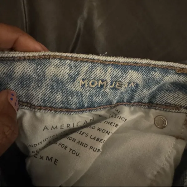 American eagle AE stretch mom jeans light wash blue ripped distressed size 4R - Image 8