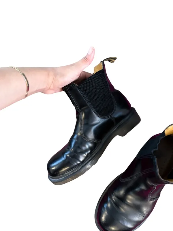 Dr. Martens 2976 Mono Chelsea Smooth Leather Ankle Boots - Image 10